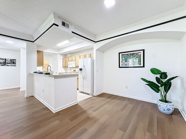 Building Photo - 3 Bedroom with Water View - Villanova at Hunters Creek