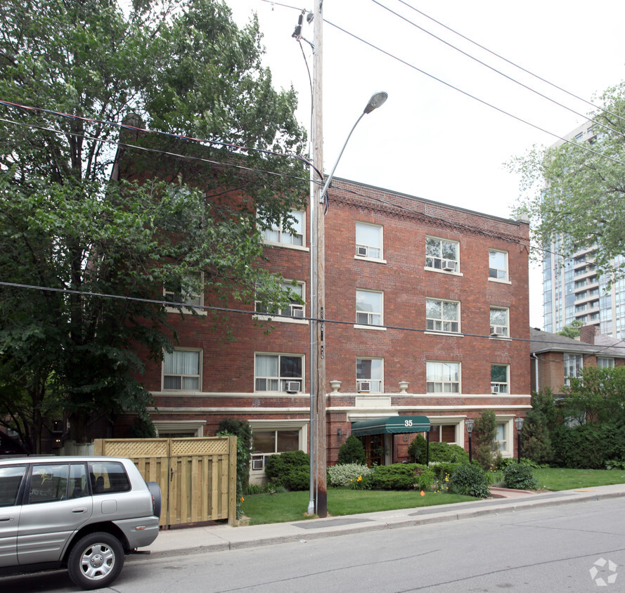 Building Photo - 35 Raglan Ave