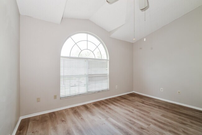 Foto del edificio - 1018 Corkwood Dr