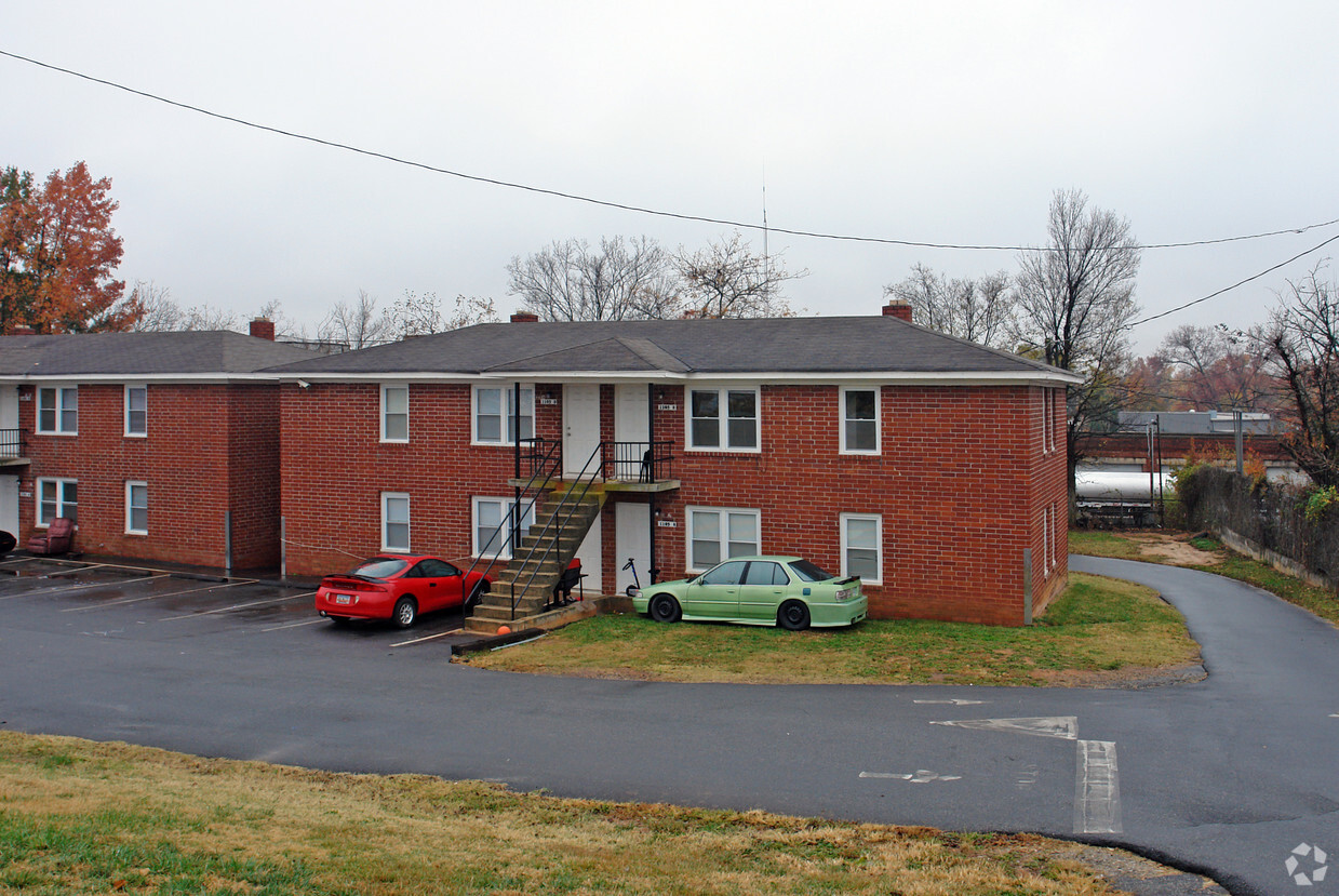 Primary Photo - Hampton Avenue Apartments