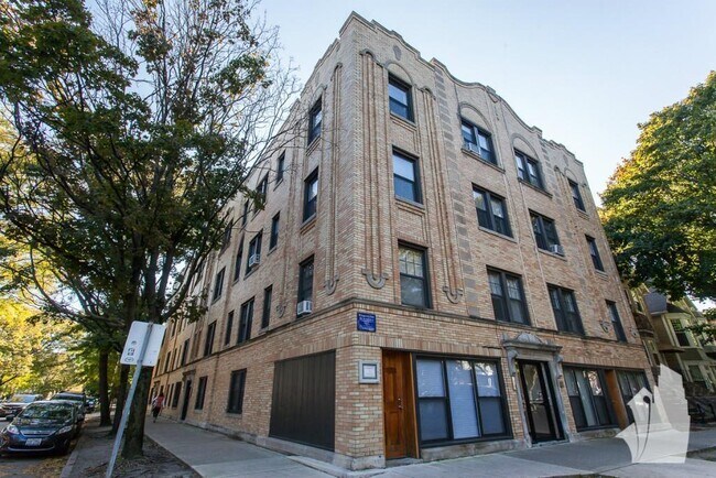 Building Photo - 1105 W Wellington Ave