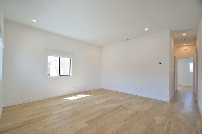 Building Photo - 1131 19th St