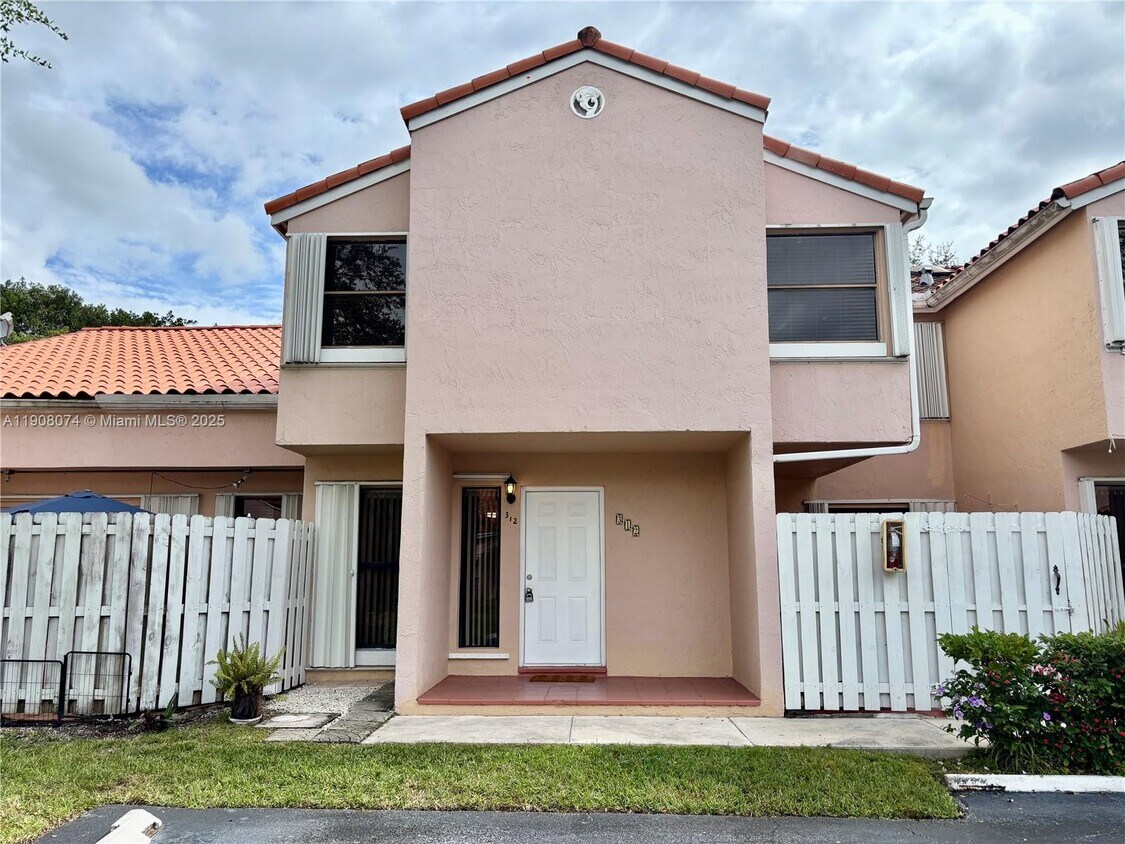 Foto principal - 11820 SW 80th St