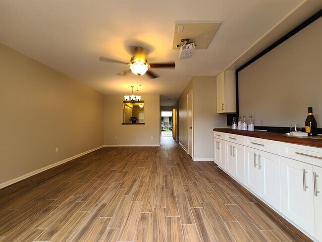 Foto del edificio - 5803 Doliver Dr