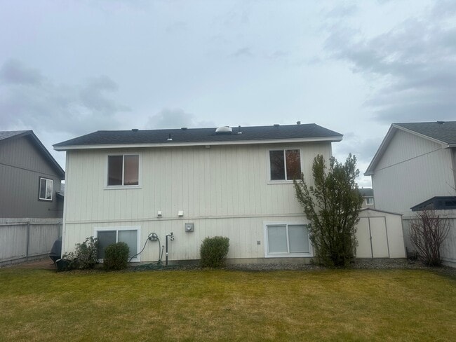 Building Photo - 1517 E Calkins Dr