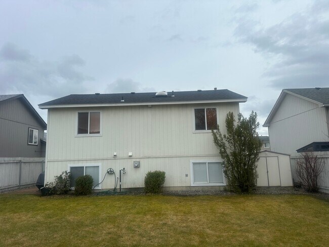 Foto del edificio - 1517 E Calkins Dr