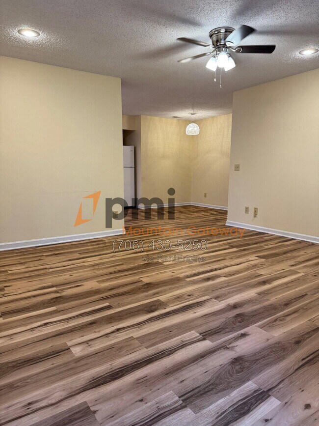 Foto del edificio - 134 Primrose Dr