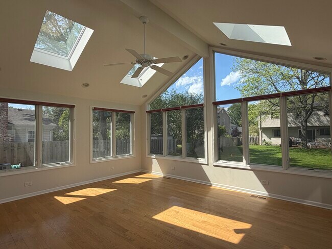 Foto del edificio - 1161 Parker Ln