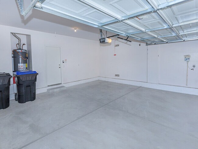 Building Photo - Suncrest Townhomes