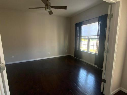 Building Photo - Charming 3 Bedroom Rental Home with Firepl...