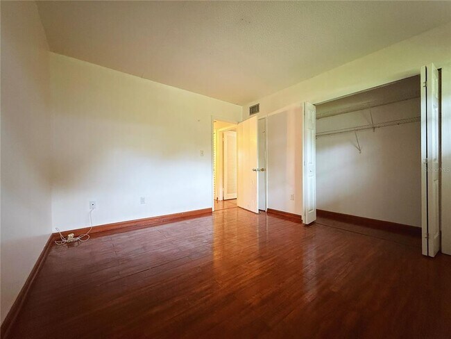 Foto del edificio - 825 N Primrose Dr