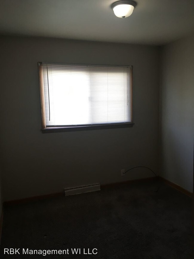 Building Photo - 3 br, 1 bath House - 5325 N 62nd St