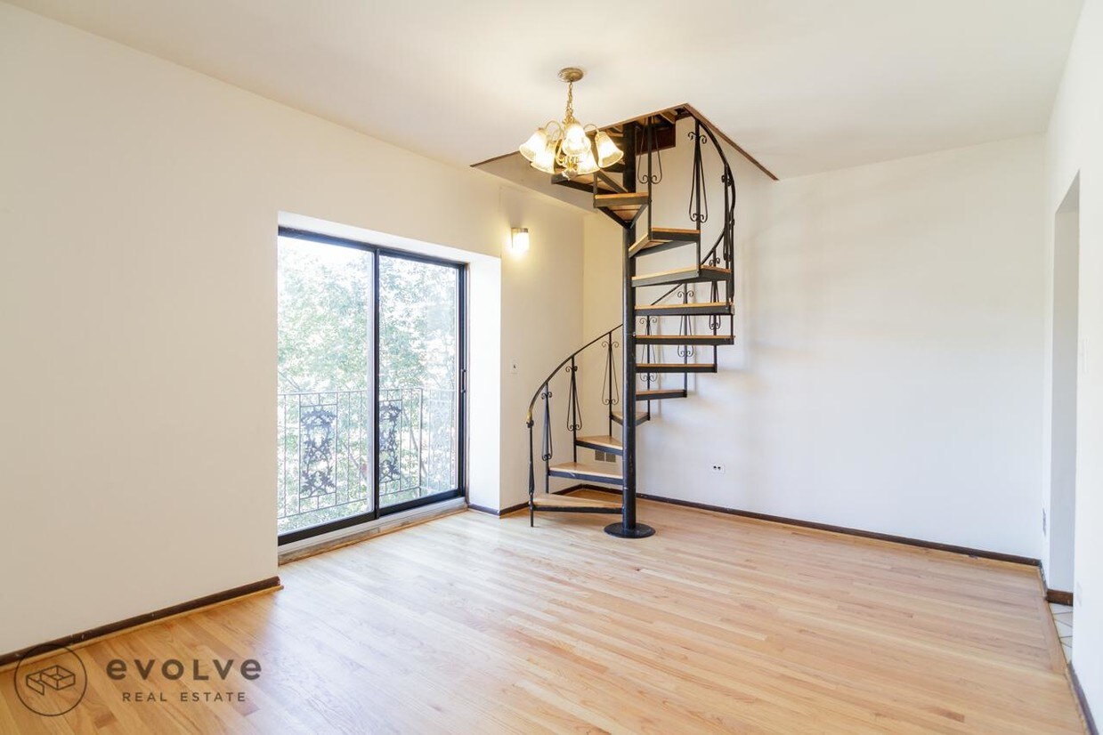 Foto principal - 2272 N Lincoln Ave