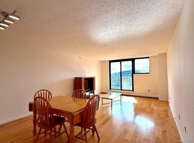 Building Photo - 25 Rockledge Ave
