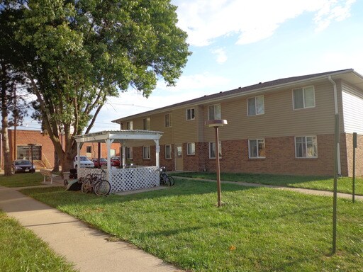 Primary Photo - 220 W 12th St