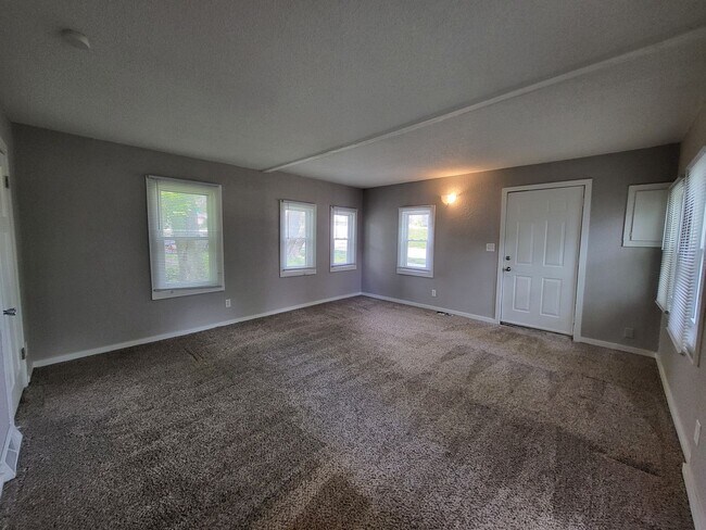 Foto del edificio - 1 Bedroom home with garage!