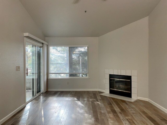 Building Photo - Spacious 2BR/2BA Condo with Private Patio,...