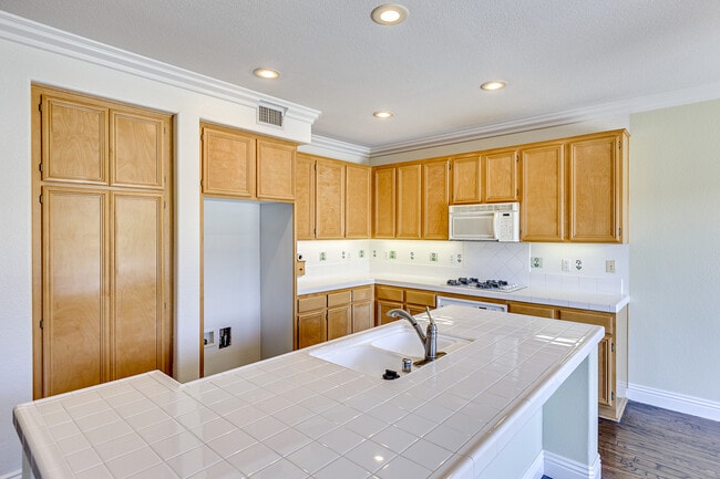 Building Photo - 5960 Juniper Ct