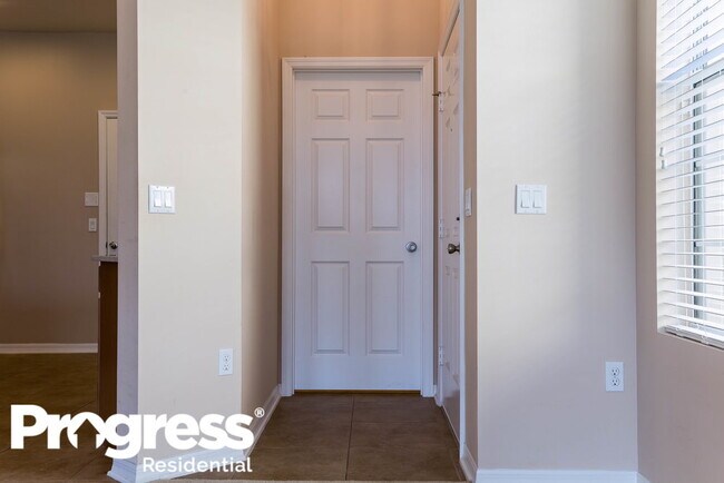 Building Photo - 1302 Glenleigh Dr