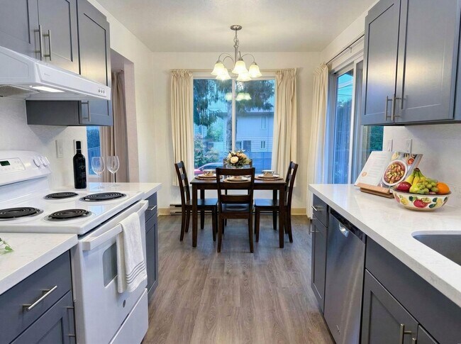 Foto del edificio - 8850 Interlake Ave N