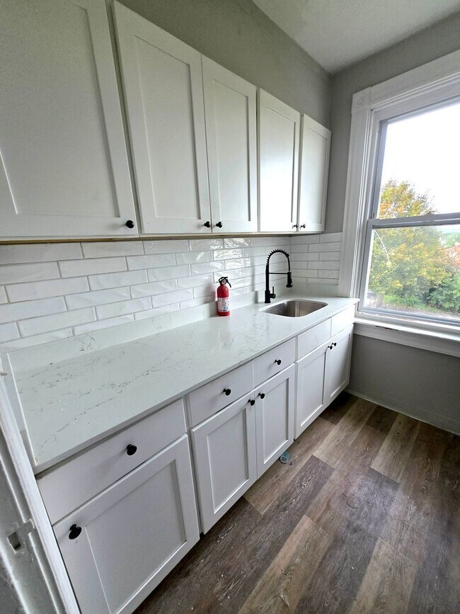 Foto del edificio - 457 Admiral St