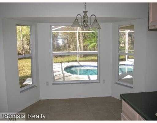 Building Photo - 14261 Spring Hill Dr
