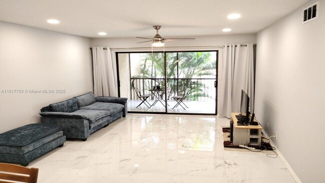 Building Photo - 200 Jacaranda Country Club Dr