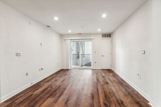 Interior Photo - Graduate Pointe