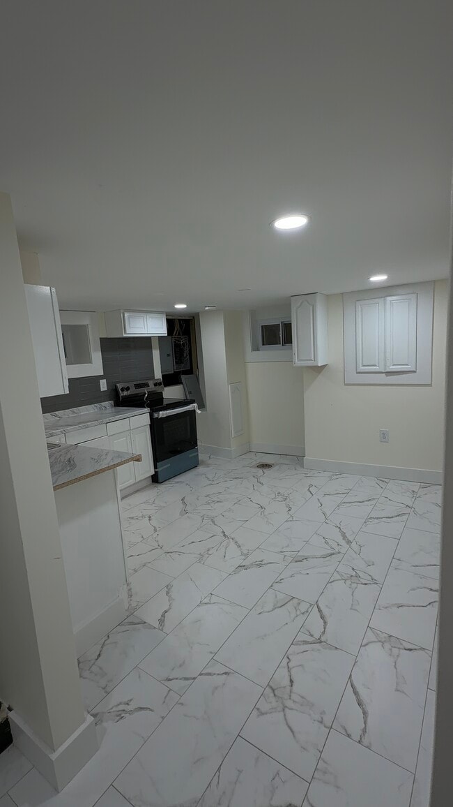 Building Photo - 47 Hopkins Pl