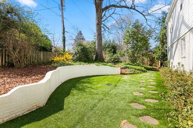 Building Photo - Stunning Irving Park 4 bedroom, 4 bathroom...