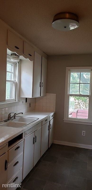 Building Photo - 2 br, 1 bath House - 2318 South Cedar Avenue
