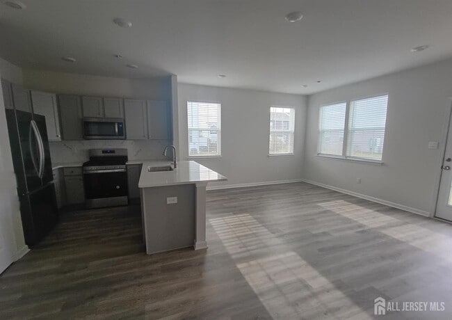 Building Photo - 25 Elliot Ln