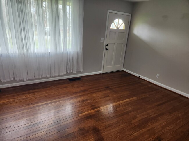 Living Room - 611 Thrush Pl