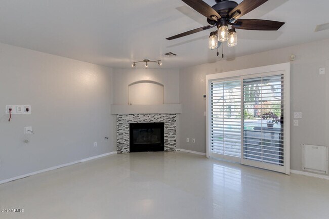 Building Photo - 278 E Jasper Ct