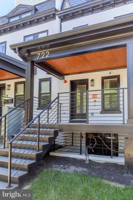 Foto del edificio - 722 Kenyon St NW