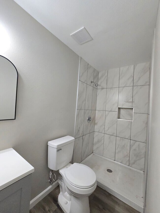 Foto del edificio - Modern 1-Bedroom 1-bathroom ADU guest hous...