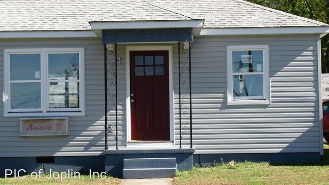 Building Photo - 1418 W 8th St