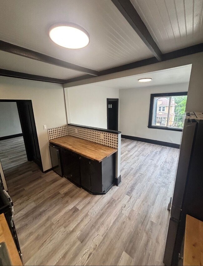 Building Photo - Fully updated 4 bedroom 2 bathroom house for rent!