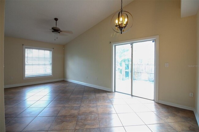 Building Photo - 1075 Meadowood Pointe Rd