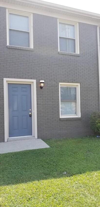 Foto principal - 325 Churchill Dr