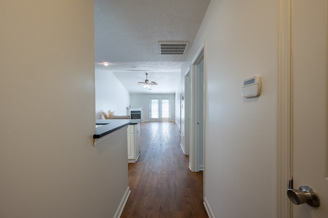 Building Photo - 1204 Longpoint Dr