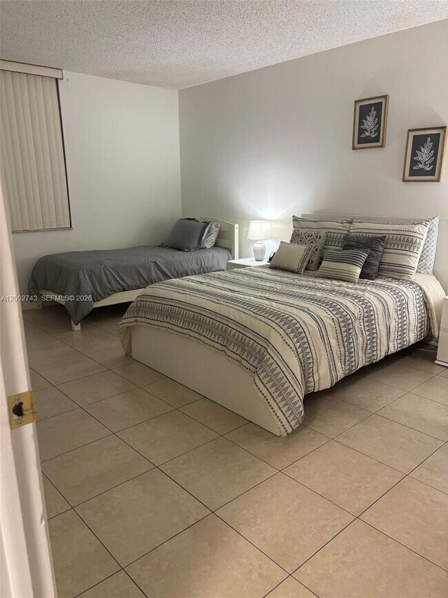 Foto del edificio - 14421 N Kendall Dr