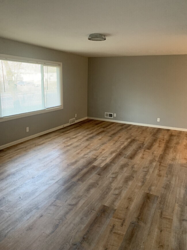 Building Photo - 5623 Sprague St