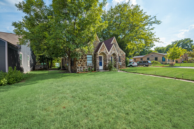 Front View 3 - 2518 Yucca Ave