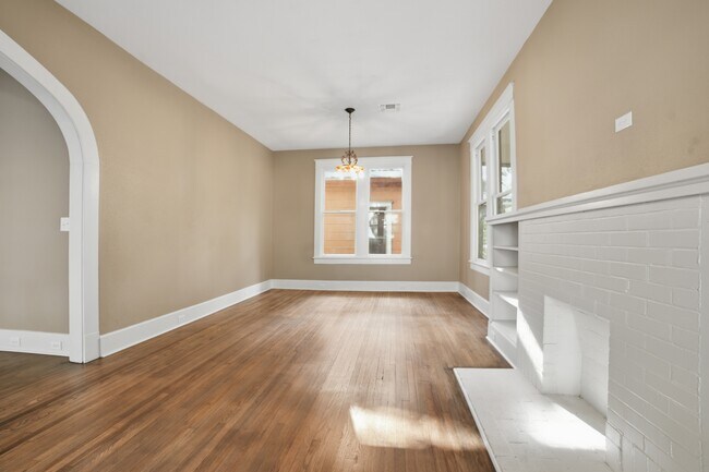 Building Photo - 415 Boulevard St