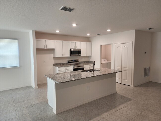Foto del edificio - 626 SE Faith Terrace
