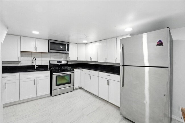 Building Photo - 283 Griffith St