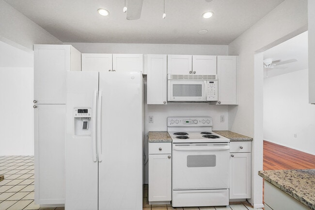 Building Photo - 1221 Sleepy Hollow Rd