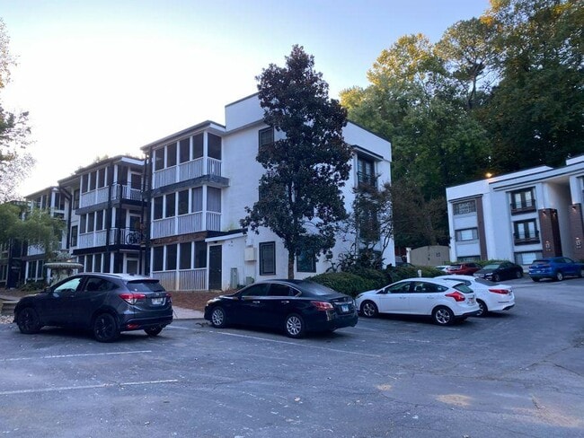 Foto del edificio - 1445 Monroe Dr NE