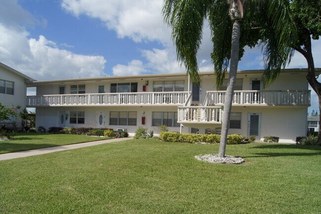 Building Photo - 244 Bedford J